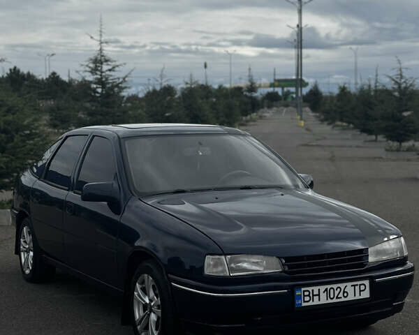 Синий Опель Вектра, объемом двигателя 2 л и пробегом 400 тыс. км за 2400 $, фото 1 на Automoto.ua