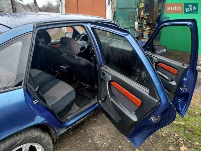 Синій Опель Вектра, об'ємом двигуна 1.8 л та пробігом 374 тис. км за 1500 $, фото 10 на Automoto.ua