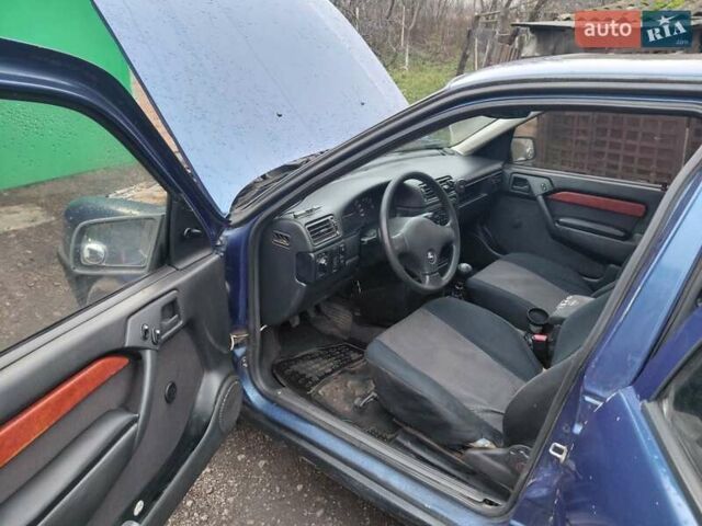 Синій Опель Вектра, об'ємом двигуна 1.8 л та пробігом 374 тис. км за 1500 $, фото 6 на Automoto.ua