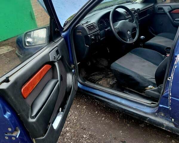Синій Опель Вектра, об'ємом двигуна 1.8 л та пробігом 374 тис. км за 1500 $, фото 4 на Automoto.ua