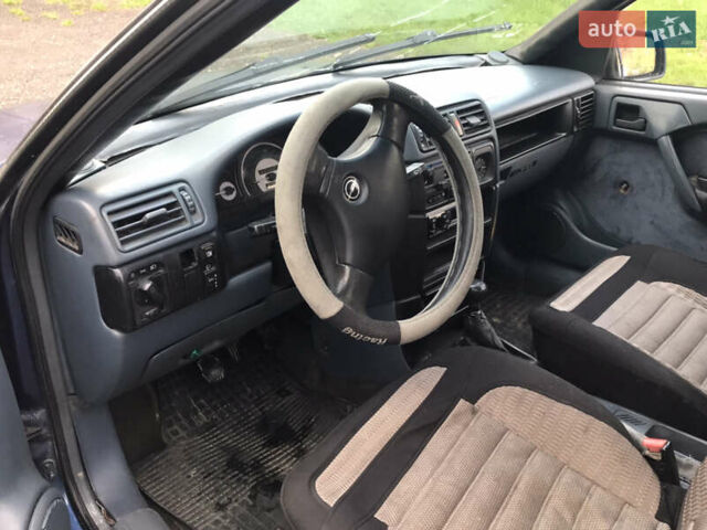 Синий Опель Вектра, объемом двигателя 2 л и пробегом 320 тыс. км за 900 $, фото 4 на Automoto.ua