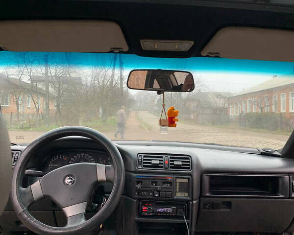 Синий Опель Вектра, объемом двигателя 2 л и пробегом 270 тыс. км за 900 $, фото 6 на Automoto.ua