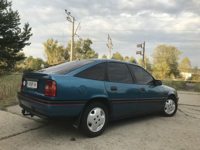 Синий Опель Вектра, объемом двигателя 2 л и пробегом 329 тыс. км за 2350 $, фото 2 на Automoto.ua