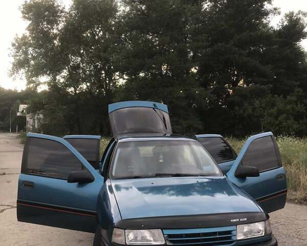 Синій Опель Вектра, об'ємом двигуна 2 л та пробігом 329 тис. км за 2350 $, фото 1 на Automoto.ua