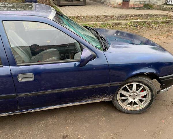 Синий Опель Вектра, объемом двигателя 2 л и пробегом 270 тыс. км за 900 $, фото 4 на Automoto.ua