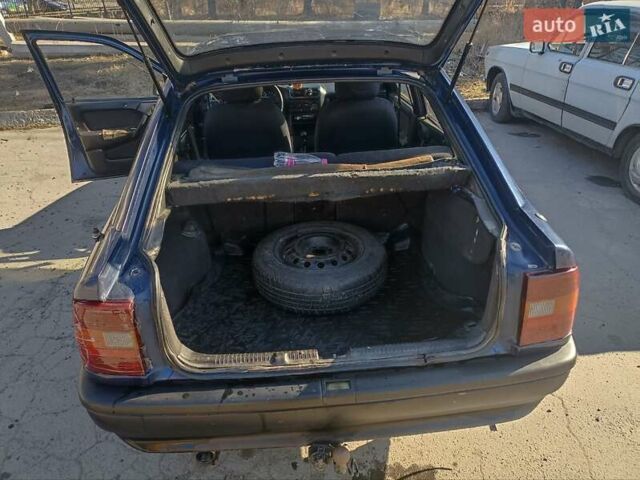 Синій Опель Вектра, об'ємом двигуна 1.6 л та пробігом 472 тис. км за 1050 $, фото 8 на Automoto.ua