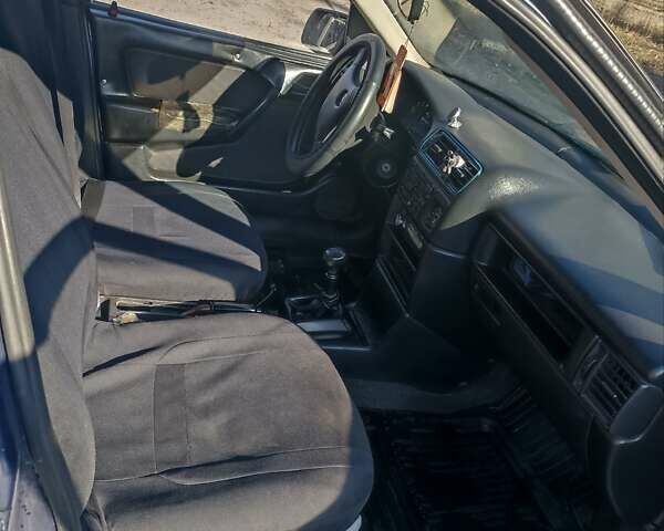 Синій Опель Вектра, об'ємом двигуна 1.6 л та пробігом 472 тис. км за 1050 $, фото 4 на Automoto.ua