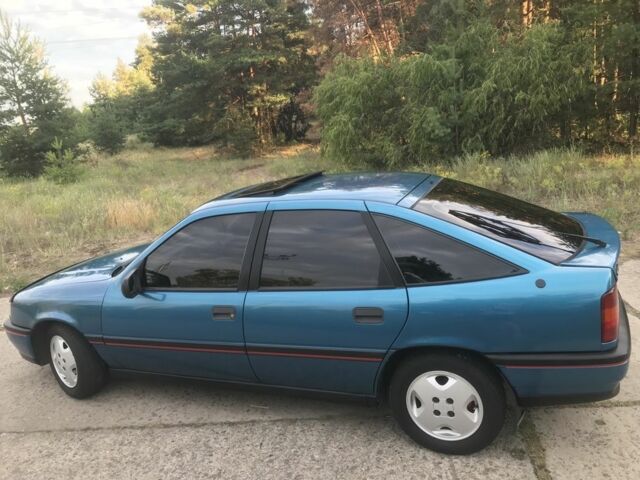 Синий Опель Вектра, объемом двигателя 2 л и пробегом 329 тыс. км за 2350 $, фото 3 на Automoto.ua