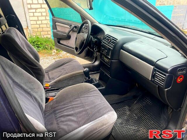 Синий Опель Вектра, объемом двигателя 2 л и пробегом 250 тыс. км за 1380 $, фото 6 на Automoto.ua