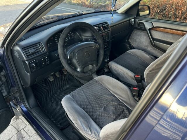 Синий Опель Вектра, объемом двигателя 1.8 л и пробегом 3 тыс. км за 3000 $, фото 11 на Automoto.ua