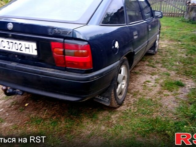 Синий Опель Вектра, объемом двигателя 2 л и пробегом 450 тыс. км за 1100 $, фото 1 на Automoto.ua