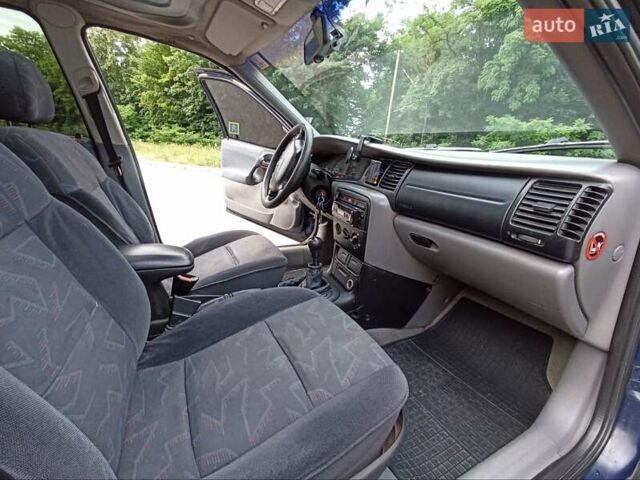 Синий Опель Вектра, объемом двигателя 1.8 л и пробегом 402 тыс. км за 1900 $, фото 8 на Automoto.ua