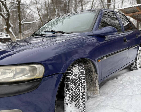 Синій Опель Вектра, об'ємом двигуна 1.6 л та пробігом 380 тис. км за 1900 $, фото 1 на Automoto.ua