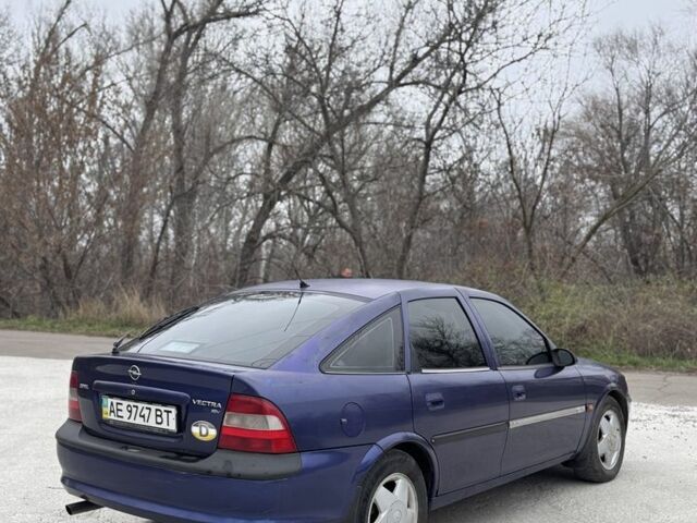 Синій Опель Вектра, об'ємом двигуна 1.6 л та пробігом 250 тис. км за 1500 $, фото 3 на Automoto.ua