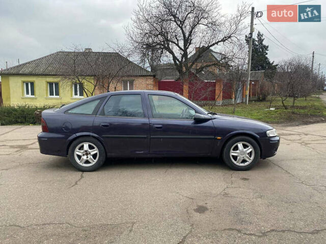 Синий Опель Вектра, объемом двигателя 1.8 л и пробегом 450 тыс. км за 1999 $, фото 3 на Automoto.ua