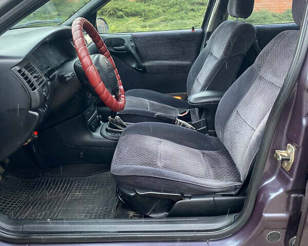 Синий Опель Вектра, объемом двигателя 1.8 л и пробегом 450 тыс. км за 1999 $, фото 11 на Automoto.ua