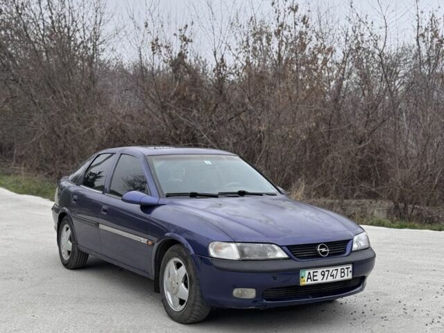 Синій Опель Вектра, об'ємом двигуна 1.6 л та пробігом 250 тис. км за 1500 $, фото 2 на Automoto.ua