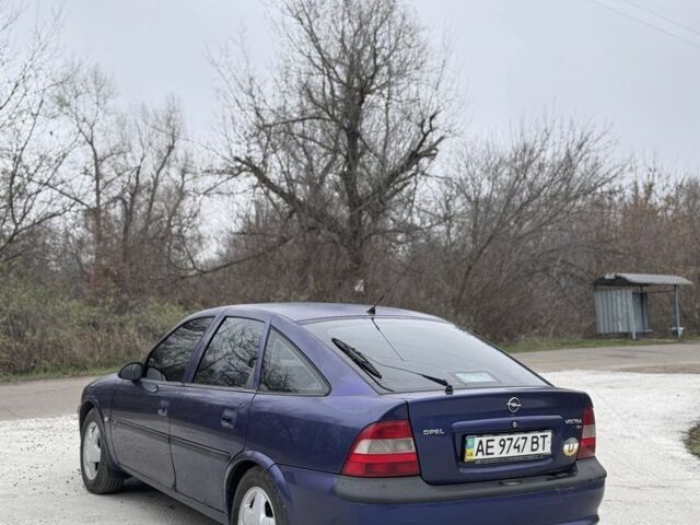 Синій Опель Вектра, об'ємом двигуна 1.6 л та пробігом 250 тис. км за 1500 $, фото 4 на Automoto.ua