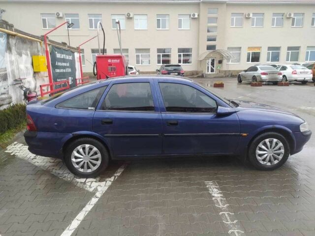 Синій Опель Вектра, об'ємом двигуна 2 л та пробігом 338 тис. км за 2100 $, фото 2 на Automoto.ua