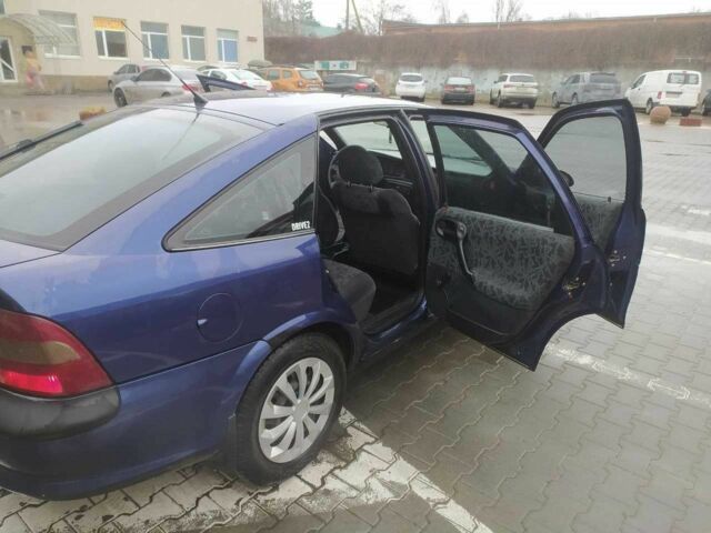 Синій Опель Вектра, об'ємом двигуна 2 л та пробігом 338 тис. км за 2100 $, фото 3 на Automoto.ua