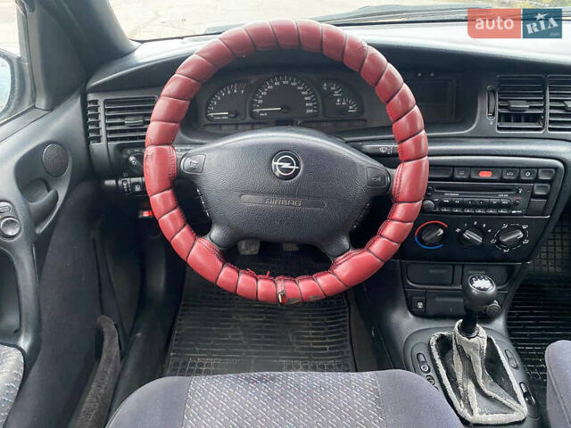 Синий Опель Вектра, объемом двигателя 1.8 л и пробегом 450 тыс. км за 1999 $, фото 24 на Automoto.ua