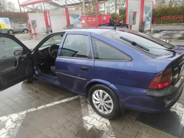 Синій Опель Вектра, об'ємом двигуна 2 л та пробігом 338 тис. км за 2100 $, фото 1 на Automoto.ua