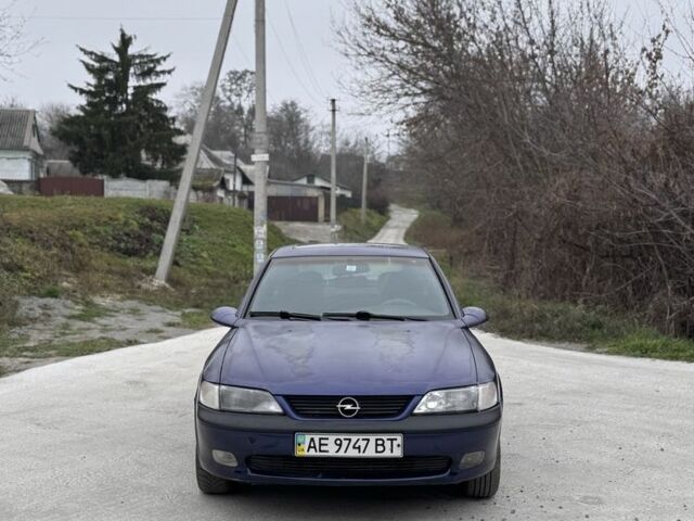 Синій Опель Вектра, об'ємом двигуна 1.6 л та пробігом 250 тис. км за 1500 $, фото 1 на Automoto.ua