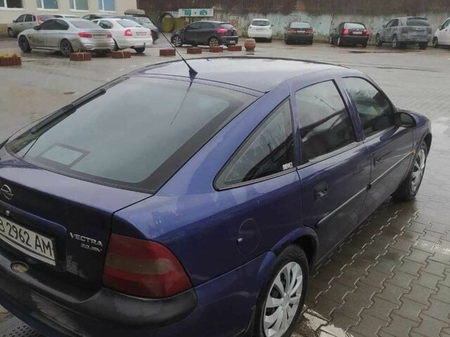 Синій Опель Вектра, об'ємом двигуна 2 л та пробігом 338 тис. км за 2100 $, фото 8 на Automoto.ua