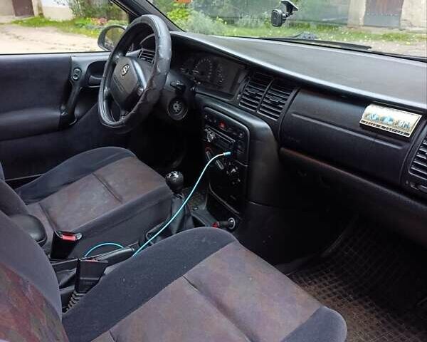 Синий Опель Вектра, объемом двигателя 1.79 л и пробегом 274 тыс. км за 1600 $, фото 8 на Automoto.ua