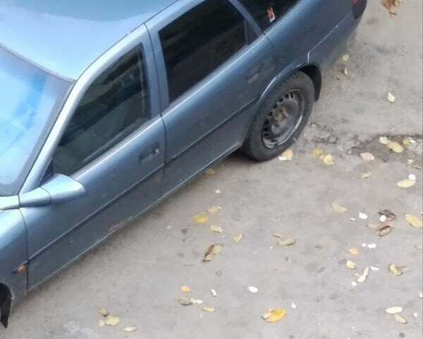 Синий Опель Вектра, объемом двигателя 1.79 л и пробегом 274 тыс. км за 1600 $, фото 1 на Automoto.ua