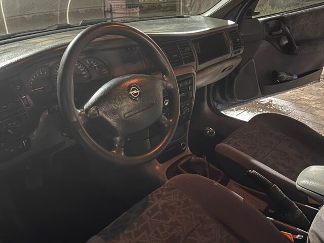 Синий Опель Вектра, объемом двигателя 1.8 л и пробегом 260 тыс. км за 2845 $, фото 8 на Automoto.ua