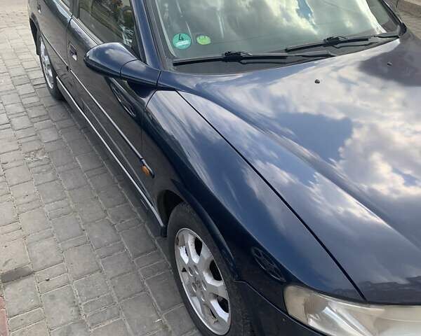 Синий Опель Вектра, объемом двигателя 2.17 л и пробегом 370 тыс. км за 2950 $, фото 2 на Automoto.ua