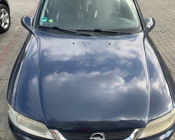 Синий Опель Вектра, объемом двигателя 2.17 л и пробегом 370 тыс. км за 2950 $, фото 1 на Automoto.ua