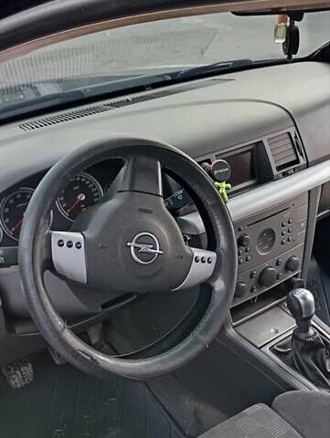 Синий Опель Вектра, объемом двигателя 1.8 л и пробегом 205 тыс. км за 3999 $, фото 6 на Automoto.ua