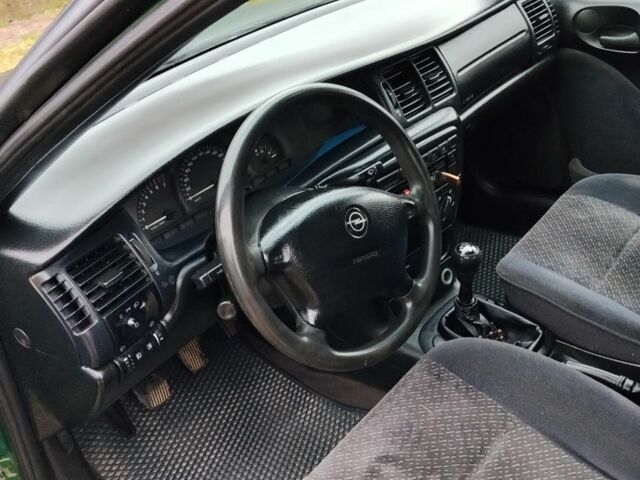 Зеленый Опель Вектра, объемом двигателя 2 л и пробегом 340 тыс. км за 2000 $, фото 10 на Automoto.ua