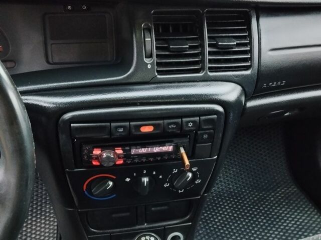 Зеленый Опель Вектра, объемом двигателя 2 л и пробегом 340 тыс. км за 2000 $, фото 8 на Automoto.ua