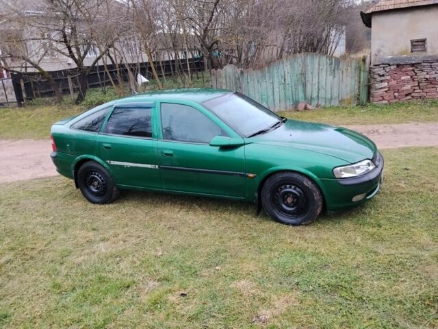Зеленый Опель Вектра, объемом двигателя 2 л и пробегом 340 тыс. км за 2000 $, фото 1 на Automoto.ua