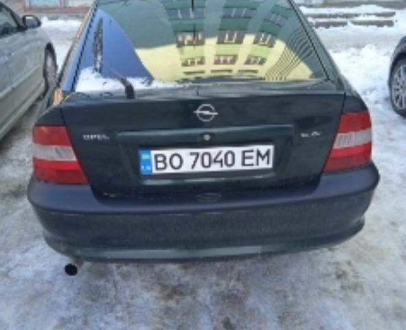 Зелений Опель Вектра, об'ємом двигуна 1.6 л та пробігом 300 тис. км за 2161 $, фото 1 на Automoto.ua