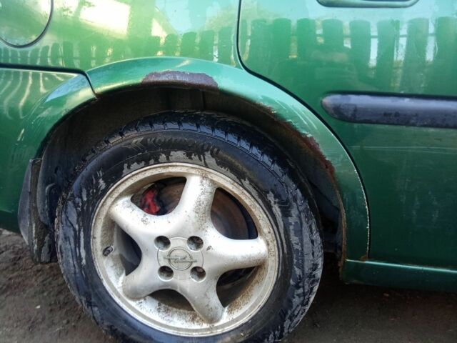 Зелений Опель Вектра, об'ємом двигуна 1.8 л та пробігом 250 тис. км за 1500 $, фото 5 на Automoto.ua