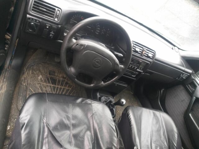 Зеленый Опель Вектра, объемом двигателя 2 л и пробегом 80 тыс. км за 663 $, фото 2 на Automoto.ua