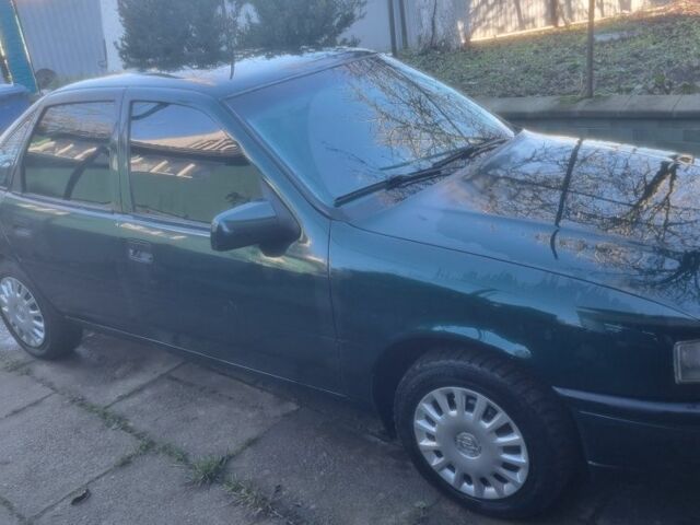 Зеленый Опель Вектра, объемом двигателя 1.4 л и пробегом 450 тыс. км за 1550 $, фото 2 на Automoto.ua