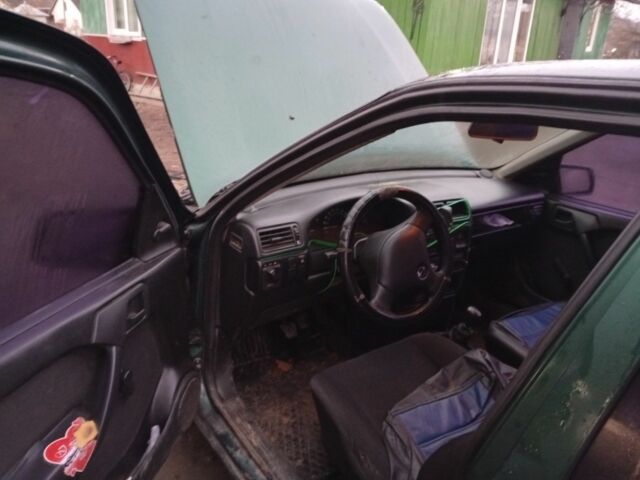 Зелений Опель Вектра, об'ємом двигуна 1 л та пробігом 1 тис. км за 700 $, фото 1 на Automoto.ua