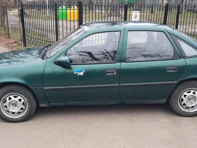 Зеленый Опель Вектра, объемом двигателя 2 л и пробегом 265 тыс. км за 1400 $, фото 1 на Automoto.ua