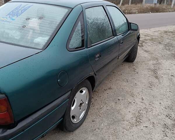 Зеленый Опель Вектра, объемом двигателя 1.6 л и пробегом 455 тыс. км за 1000 $, фото 1 на Automoto.ua