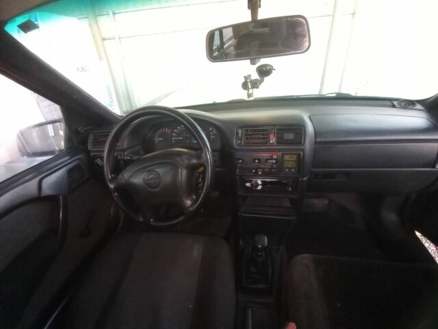 Зеленый Опель Вектра, объемом двигателя 1.6 л и пробегом 412 тыс. км за 1800 $, фото 6 на Automoto.ua