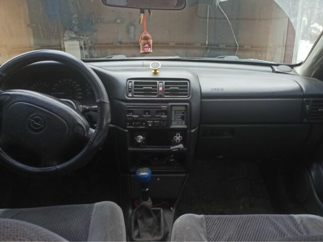 Зеленый Опель Вектра, объемом двигателя 1.8 л и пробегом 350 тыс. км за 1900 $, фото 4 на Automoto.ua