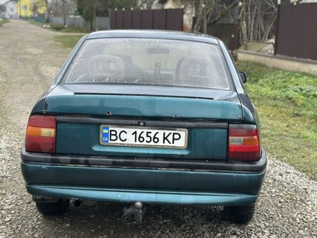 Зеленый Опель Вектра, объемом двигателя 1.8 л и пробегом 309 тыс. км за 999 $, фото 6 на Automoto.ua