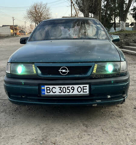 Зеленый Опель Вектра, объемом двигателя 1.8 л и пробегом 300 тыс. км за 1200 $, фото 11 на Automoto.ua