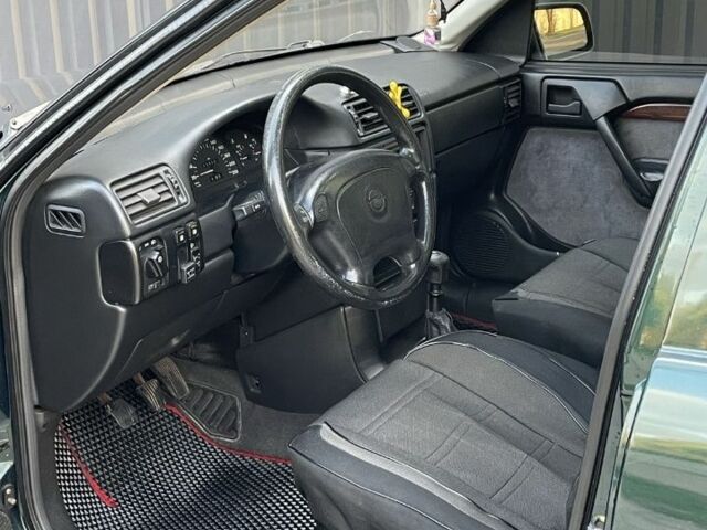 Зеленый Опель Вектра, объемом двигателя 2 л и пробегом 431 тыс. км за 2300 $, фото 7 на Automoto.ua