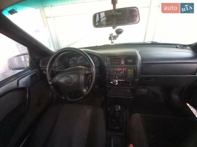 Зеленый Опель Вектра, объемом двигателя 1.6 л и пробегом 412 тыс. км за 1800 $, фото 5 на Automoto.ua